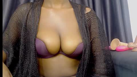 Snapshot of anne_xxxx chatting on October 2025 09:35:02 PM ann online show from October 2025 09:35:02 PM