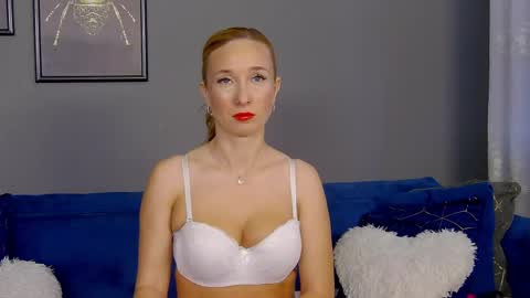 Snapshot of annehove chatting on June 2026 03:46:01 AM Anne online show from June 2026 03:46:01 AM