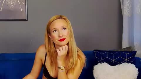 Snapshot of annehove chatting on July 2026 04:28:01 AM Anne online show from July 2026 04:28:01 AM