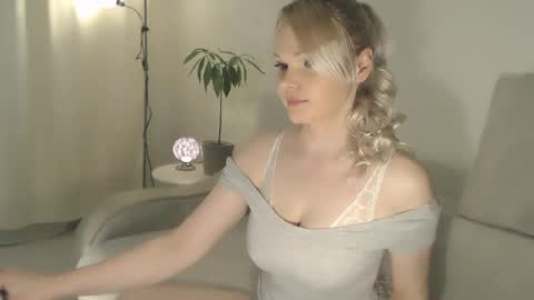 Snapshot of annett chatting on February 2025 03:42:01 PM Annett online show from February 2025 03:42:01 PM