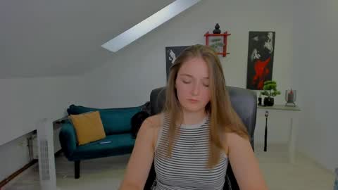 Snapshot of annewilsonn chatting on May 2026 05:13:01 AM annewilsonn online show from May 2026 05:13:01 AM