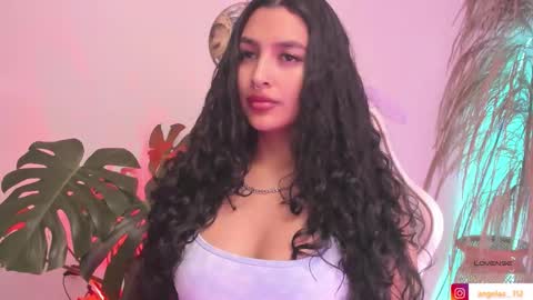 Angel online show from December 2025 05:19:02 PM