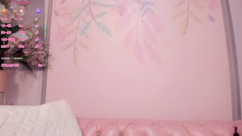 Snapshot of anni_petite_ chatting on May 2026 01:57:16 AM online show from May 2026 01:57:16 AM