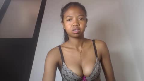 Snapshot of annica86 chatting on June 2026 04:39:01 AM annica86 online show from June 2026 04:39:01 AM