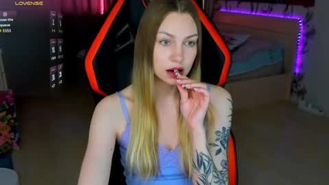 Snapshot of annie69kiss chatting on May 2026 04:06:01 AM Annie online show from May 2026 04:06:01 AM