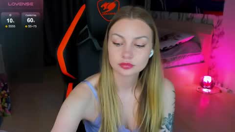 Snapshot of annie69kiss chatting on May 2026 11:13:01 PM Annie online show from May 2026 11:13:01 PM