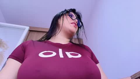 annie_20_ online show from April 2026 06:27:02 PM