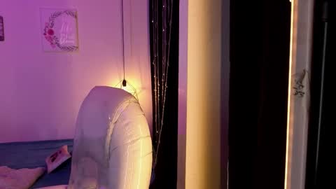 Snapshot of annie_and_ryan chatting on January 2026 03:43:01 AM Annie And Ryan online show from January 2026 03:43:01 AM