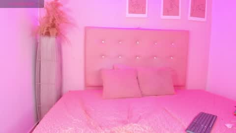 Snapshot of annie_dolce_ chatting on July 2026 01:47:01 PM annie_dolce_ online show from July 2026 01:47:01 PM