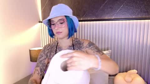 Snapshot of annie_hawk chatting on April 2026 10:07:02 AM ANNIE HAWK online show from April 2026 10:07:02 AM