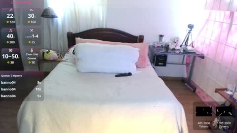 LAURA - A n n i e  S w a n online show from December 2024 03:58:01 PM