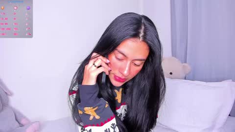 Snapshot of anniegil_cs chatting on December 2024 12:35:01 AM Annie online show from December 2024 12:35:01 AM