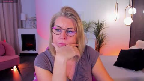 Annie online show from September 2025 05:56:01 AM