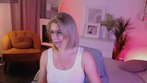 Annie online show from October 2025 01:44:01 PM