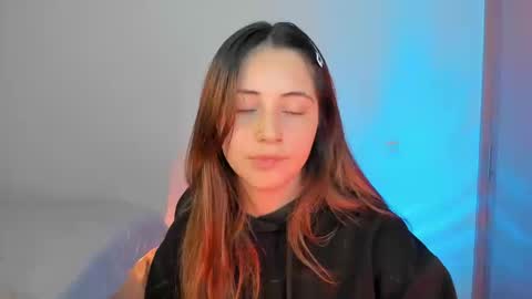 Annie online show from September 2025 03:32:02 AM