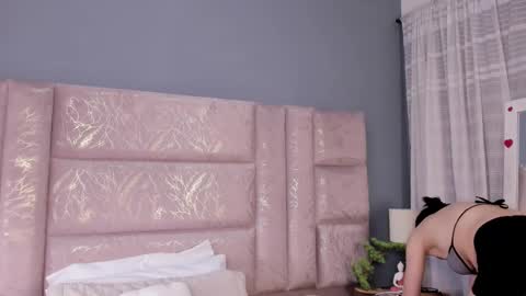 Annie online show from November 2025 12:05:01 PM