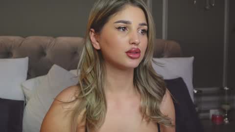 AnnieStyles online show from January 2025 09:39:01 AM