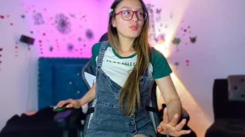 Annie  Michael  online show from May 2026 02:39:02 AM