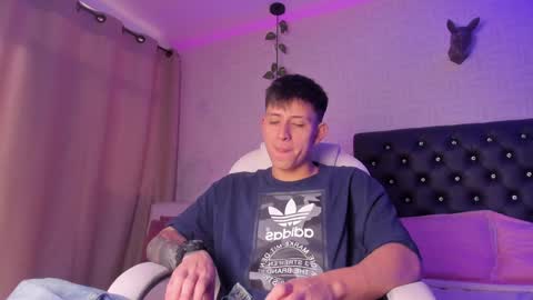 Annie  Alex online show from December 2024 01:33:02 PM