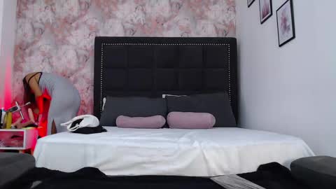 Snapshot of anniieleonhart chatting on February 2025 08:33:02 PM Anniieleonhart online show from February 2025 08:33:02 PM