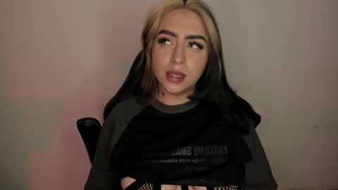 Annika online show from October 2025 10:00:01 PM