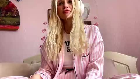 Snapshot of annrosy chatting on June 2026 07:34:01 AM Hello my name is Kate online show from June 2026 07:34:01 AM