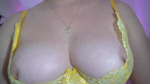 Snapshot of anny_dee chatting on April 2026 04:46:02 AM Anny online show from April 2026 04:46:02 AM