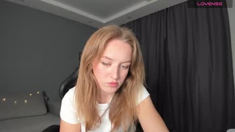 Snapshot of annyfourse chatting on December 2024 07:17:01 PM AnnyFourse online show from December 2024 07:17:01 PM