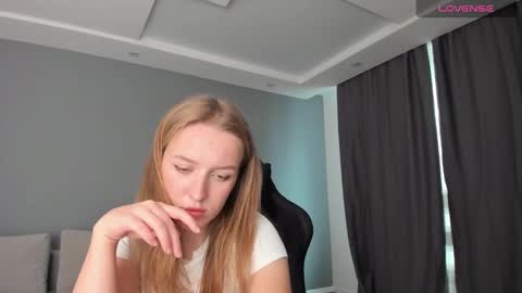 Snapshot of annyfourse chatting on December 2024 10:32:02 AM AnnyFourse online show from December 2024 10:32:02 AM