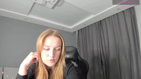 Snapshot of annyfourse chatting on December 2024 07:46:02 PM AnnyFourse online show from December 2024 07:46:02 PM