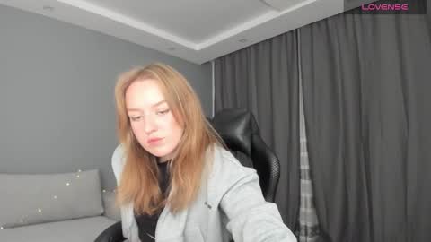 Snapshot of annyfourse chatting on December 2024 07:32:01 PM AnnyFourse online show from December 2024 07:32:01 PM