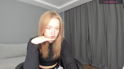 Snapshot of annyfourse chatting on December 2024 01:54:02 PM AnnyFourse online show from December 2024 01:54:02 PM
