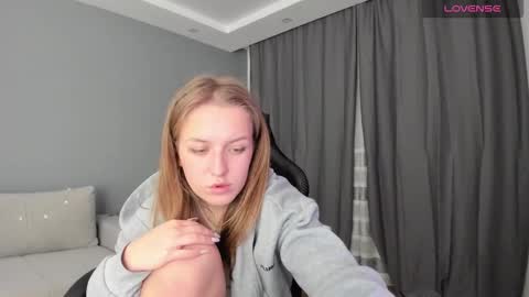 Snapshot of annyfourse chatting on December 2024 01:59:02 AM AnnyFourse online show from December 2024 01:59:02 AM