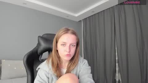 Snapshot of annyfourse chatting on December 2024 05:04:02 AM AnnyFourse online show from December 2024 05:04:02 AM