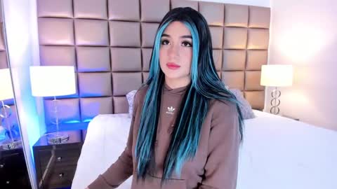 Snapshot of annyhizzle chatting on February 2025 09:30:01 PM online show from February 2025 09:30:01 PM