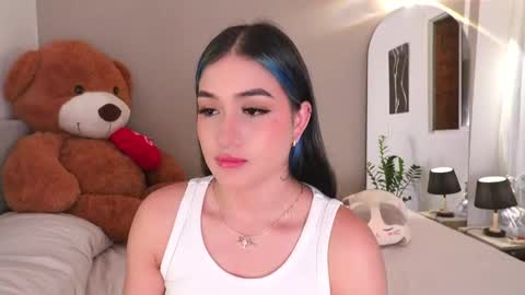 Snapshot of annyhizzle chatting on November 2025 04:33:02 AM online show from November 2025 04:33:02 AM