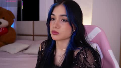 Snapshot of annyhizzle chatting on May 2026 01:00:02 AM online show from May 2026 01:00:02 AM