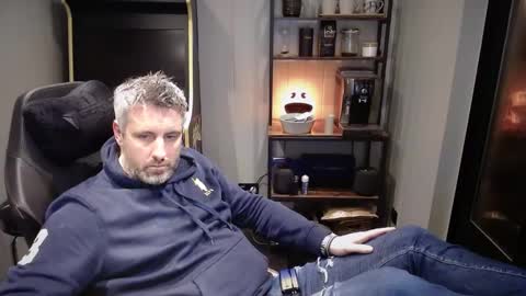 Snapshot of anonymousblokeuk chatting on December 2024 08:25:02 PM anonymousblokeuk online show from December 2024 08:25:02 PM