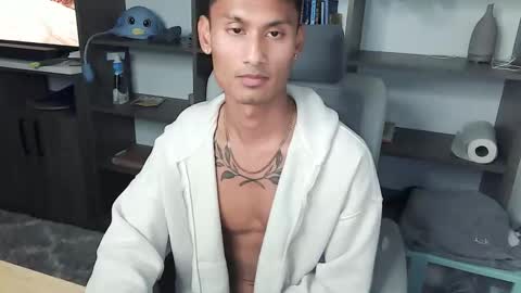 Snapshot of antgoldenboy chatting on October 2025 11:39:02 PM Anthonyxx online show from October 2025 11:39:02 PM