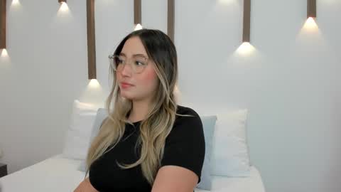 A N T O N E L L A  online show from January 2025 12:10:01 PM