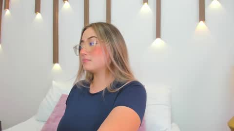 A N T O N E L L A  online show from February 2025 03:16:01 PM