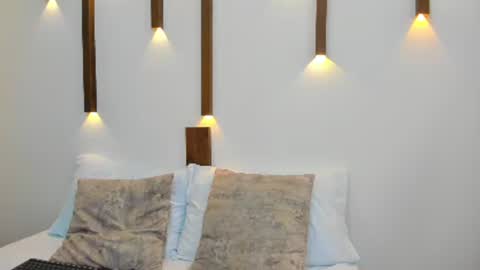 A N T O N E L L A  online show from February 2025 05:47:02 PM