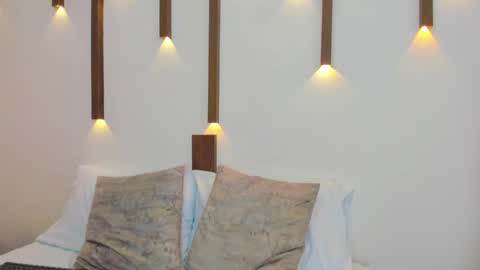 A N T O N E L L A  online show from March 2025 04:14:02 PM