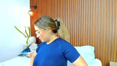 A N T O N E L L A  online show from March 2025 12:11:01 AM