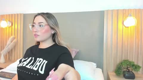 A N T O N E L L A  online show from March 2025 12:57:02 PM