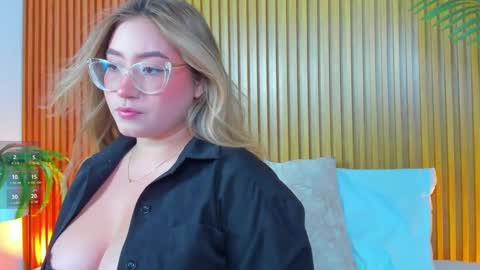 A N T O N E L L A  online show from September 2025 12:29:01 PM