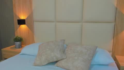 A N T O N E L L A  online show from November 2025 12:19:02 PM