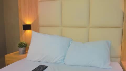 A N T O N E L L A  online show from December 2025 12:12:02 PM