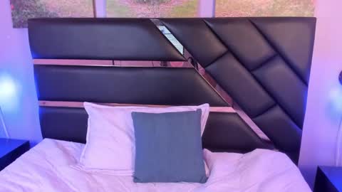 Snapshot of antonellalove_ chatting on December 2024 08:58:02 PM My name is Andrea thumb up me please its important online show from December 2024 08:58:02 PM