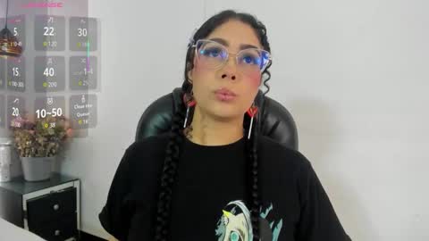 A N T O N E L L E  online show from November 2025 11:32:01 AM